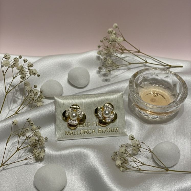 ARETES DE ENCHAPE FLOR DORADO-PLATA