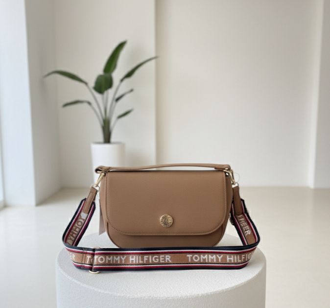 TOMMY CARTERA BEIGE MEDIANA MUJER
