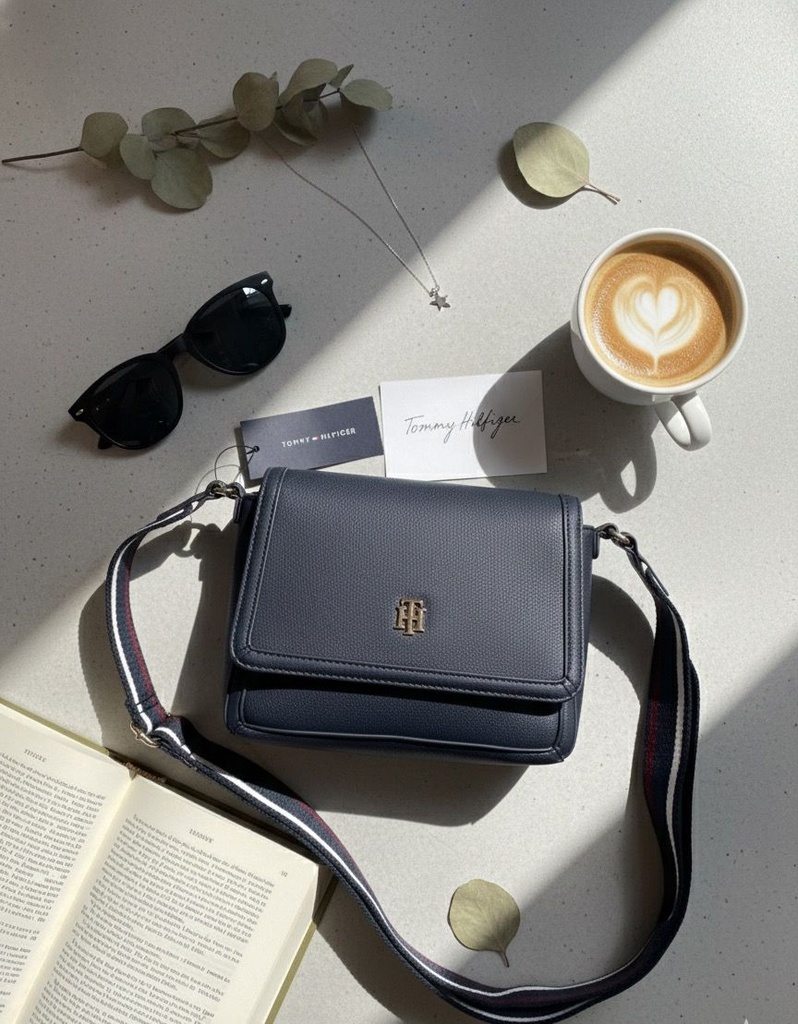 TOMMY CARTERA AZUL MARINO