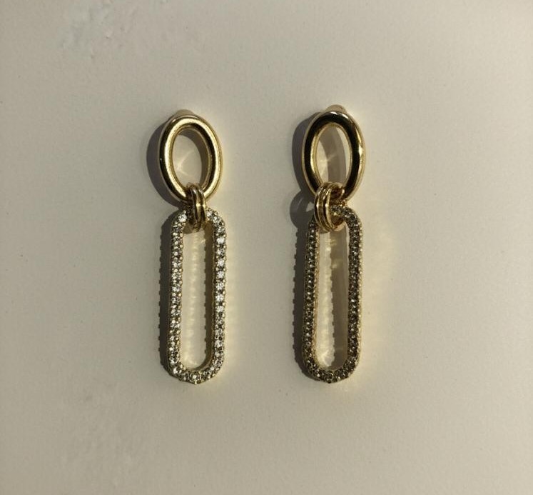 SADAJO ARETES RECTANGULO BRILLANTE