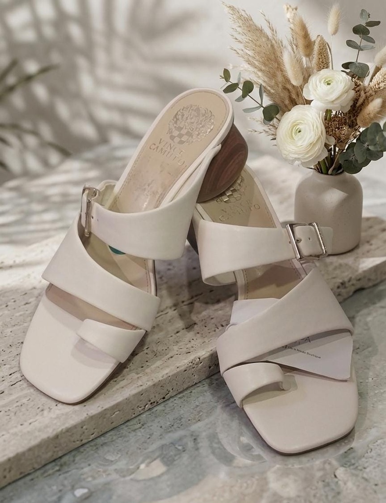 VINCE CAMUTO SANDALIA BALNCO BUESO